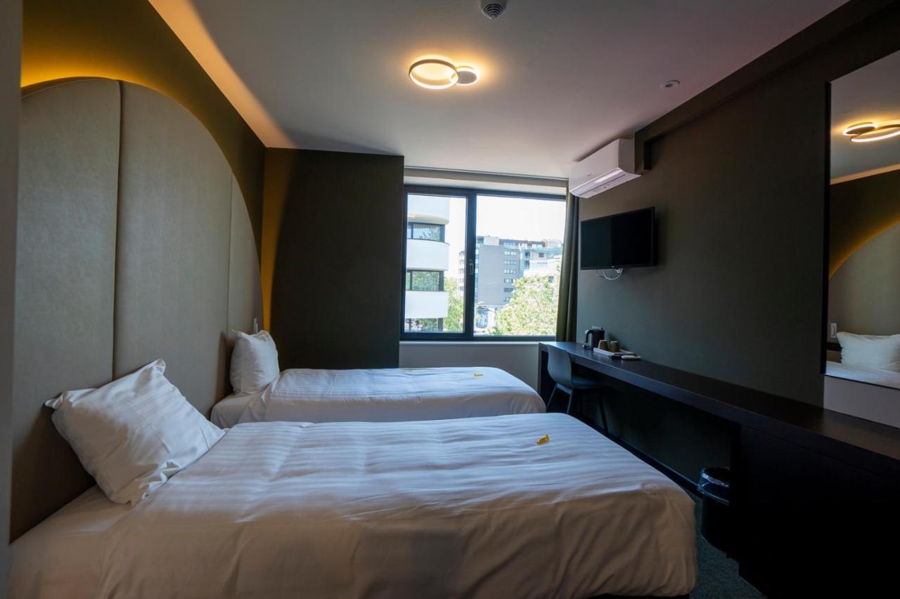 Green Hotel Генк Екстер'єр фото
