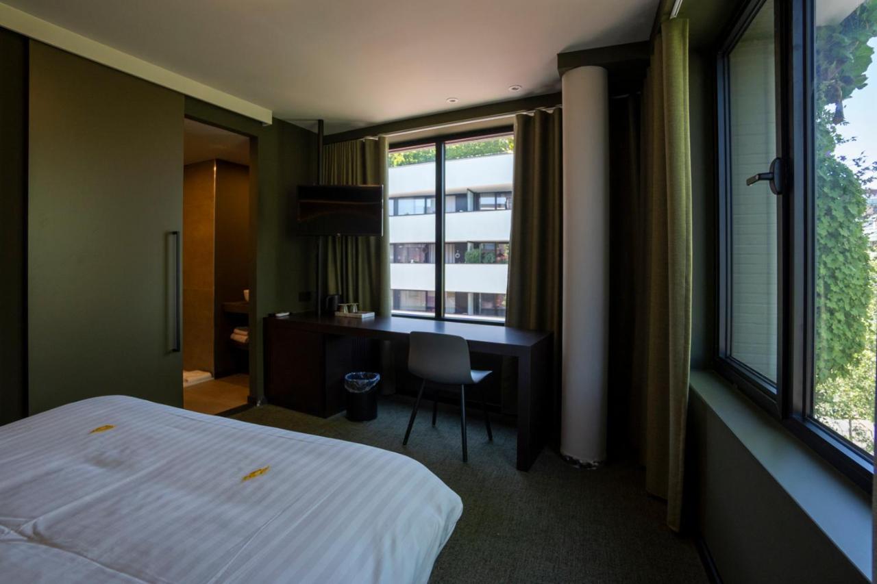 Green Hotel Генк Екстер'єр фото