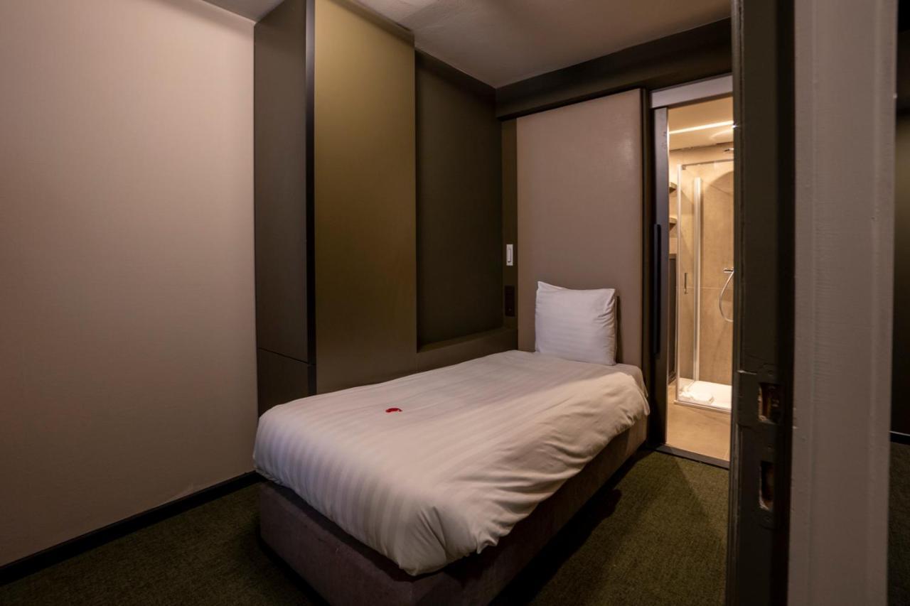 Green Hotel Генк Екстер'єр фото