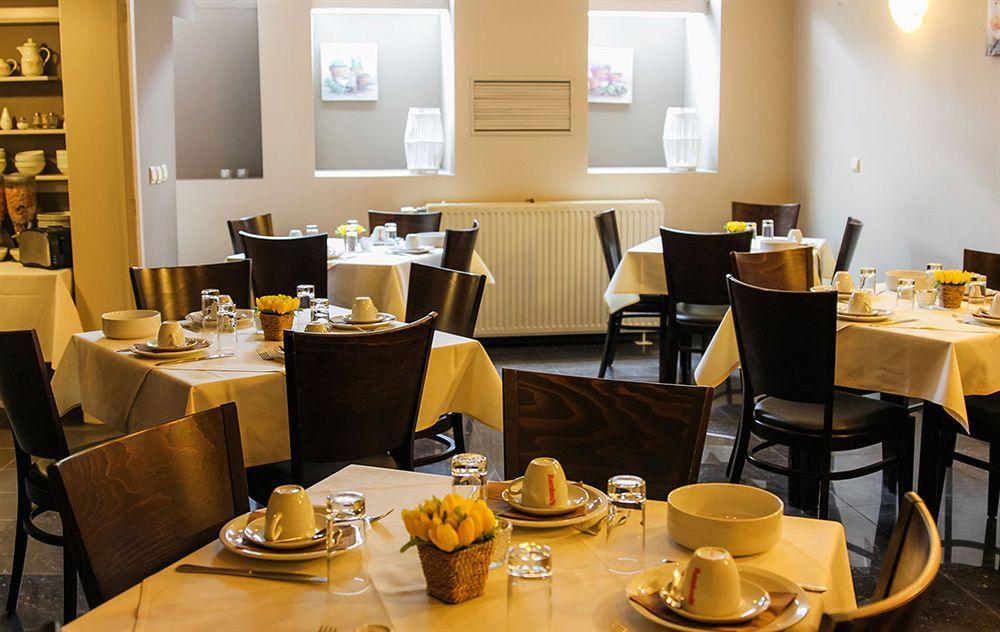 Green Hotel Генк Екстер'єр фото
